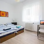 Andrassy With Inside Parking 아파트