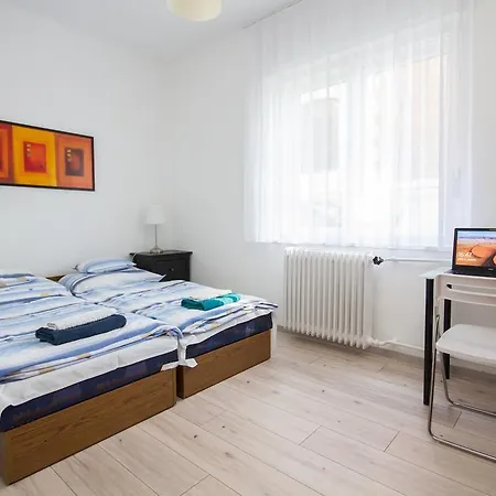 Andrassy With Inside Parking Apartament