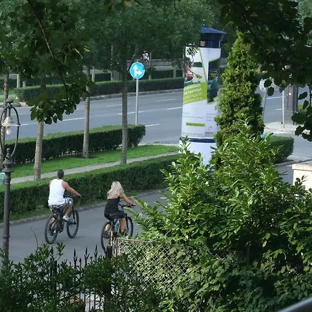 Andrassy With Inside Parking شقة بودابست