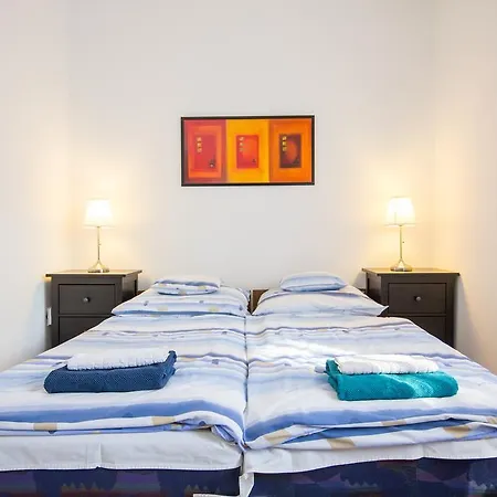 Appartement Andrassy With Inside Parking Boedapest