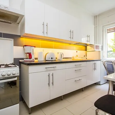 Andrassy With Inside Parking Appartement Boedapest